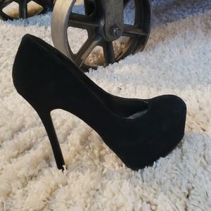 Steve Madden suede Black platform pumps